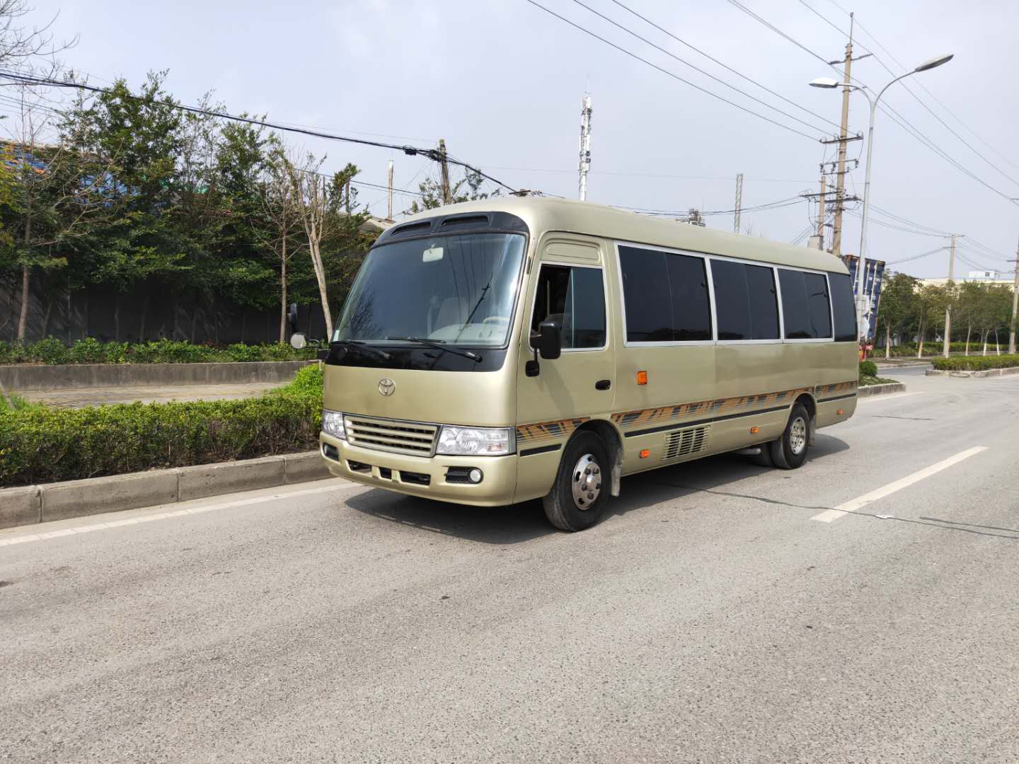 Quality japan mini car 30seats 2016 2017 used Toyota coaster for sale with cheap price wholesale