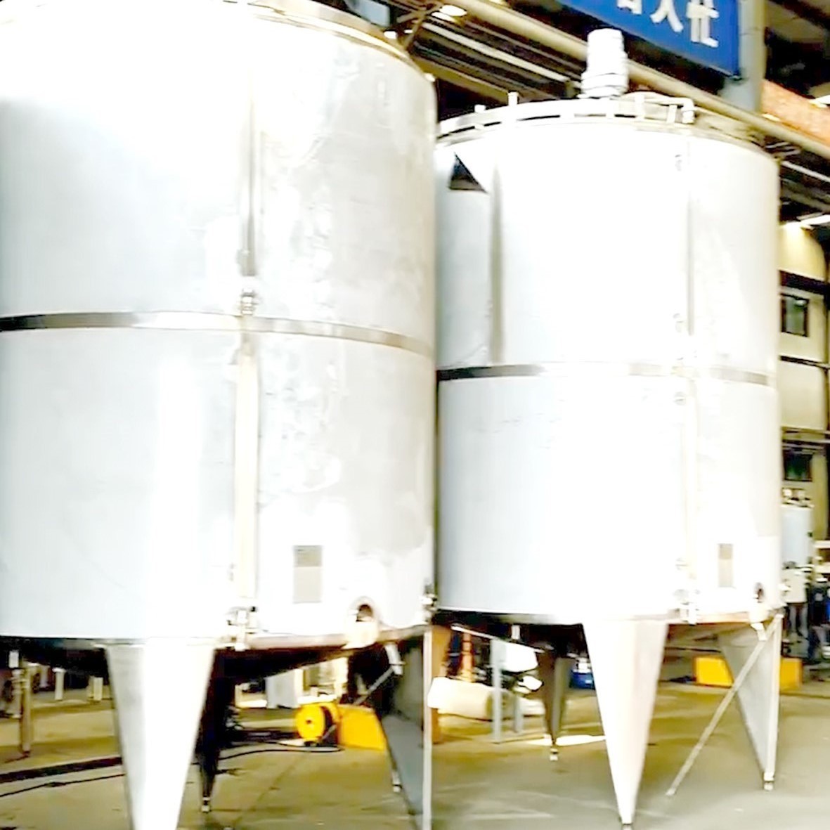 Quality Cylindrical Shape Pu Insulation 10000l Stainless Steel Wine Fermentation Tanks wholesale
