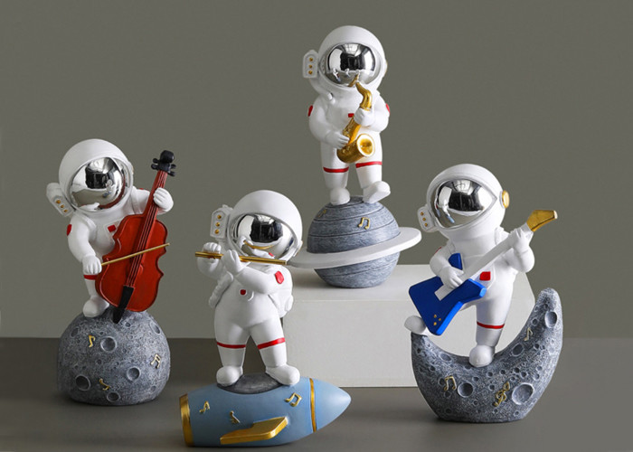 China Spaceman Crafts Home Decorative Ornaments Astronaut Statue OEM ODM on sale
