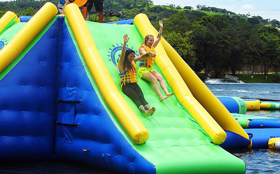 0.9mm PVC Tarpaulin Adults Inflatable Floating Water Park Games With TUV
