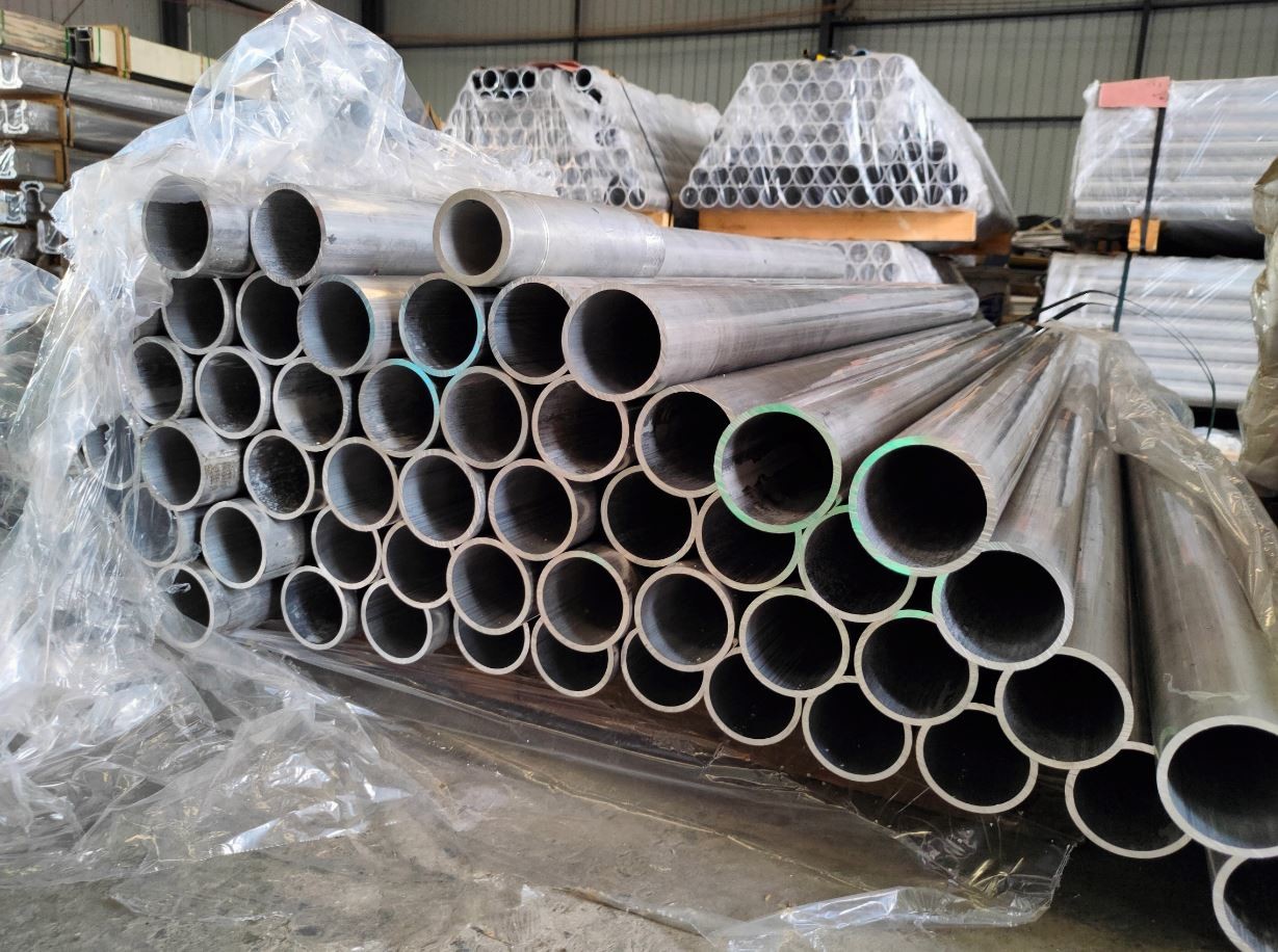 Quality 2024 Seamless Aluminum Tubing Pipe 2.6M High Strength Corrosion Resistance wholesale