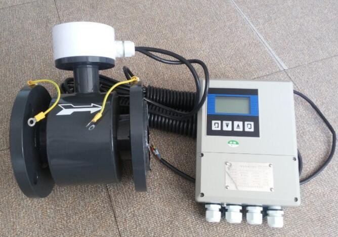 China Sewage split electromagnetic IP68 water-proof flow meter on sale