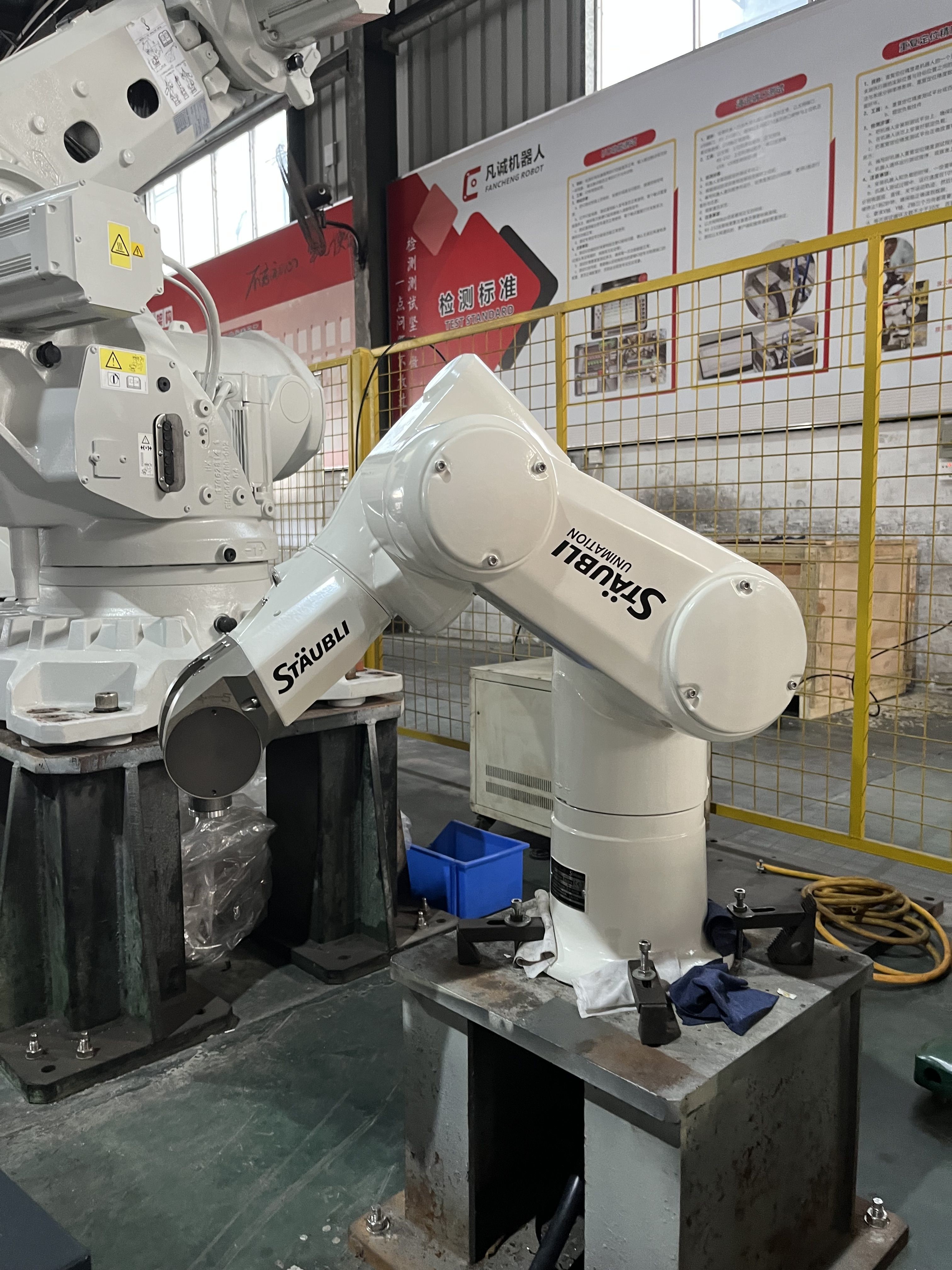 China Used 6 Axis Robot Staubli Tx60 9kg Payload For Laboratory Assembly Pick Place on sale