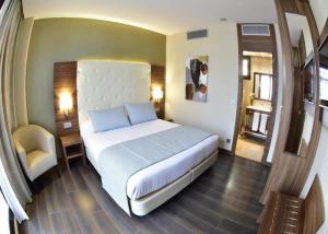 Quality Deluxe Modern Hotel Bedroom Furniture , King Size Bedroom Sets wholesale