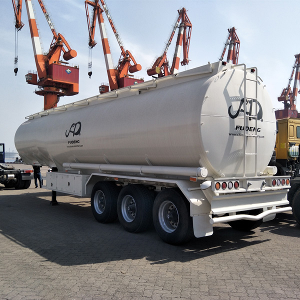 Cabon steel material Fuel Tank Semi Trailer 3 axles 6 cabins Mechanical suspension