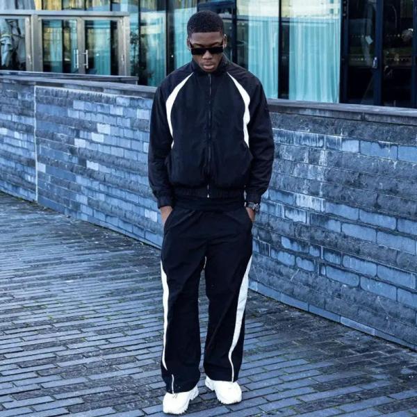 Customized Logo Oversized Windbreaker Tracksuit Men's Nylon Sweatsuit Antistatic