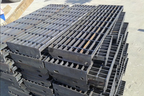 Galvanized Steel Grating Treads 60mm Pitch Bearing Bars
