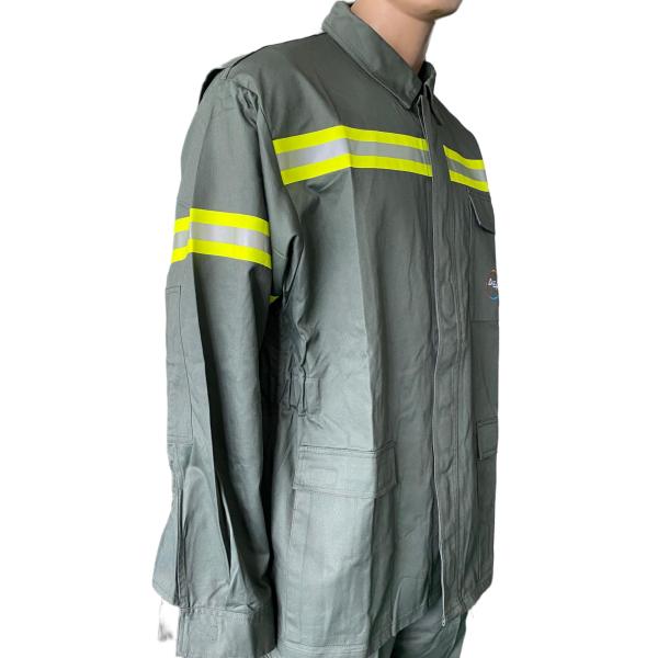 Security Uniform Firefighting Suit With Reflective Tapes For Men Buttons And Velcro Jacket And Pants Standard Firefighting Uniform