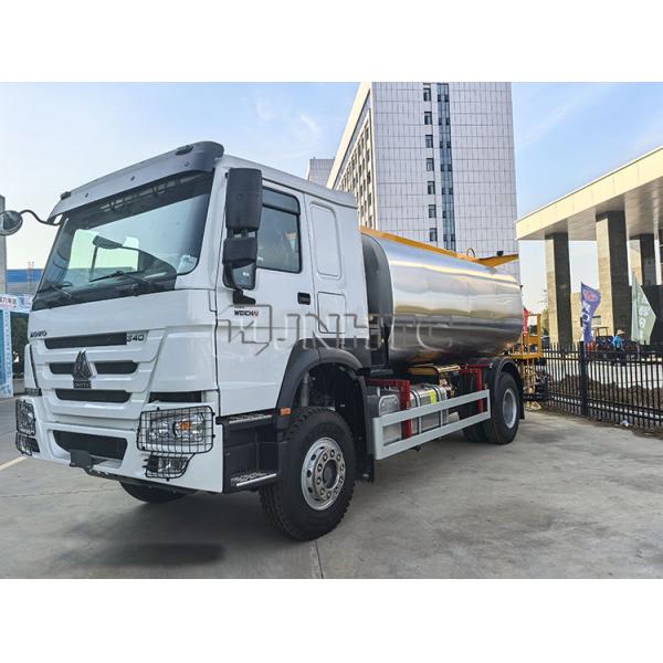HOWO 4X2 Road Construction Trailer Asphalt Distributor Truck With Spray Bar For Asphalt Priming