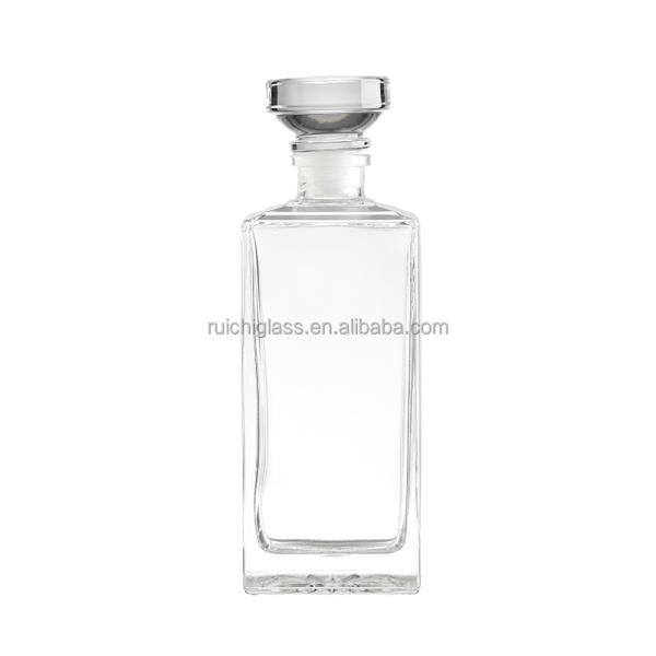 Hot Stamping Surface Handling Customize 700ml Square Shape Clear Vodka Glass Bottle