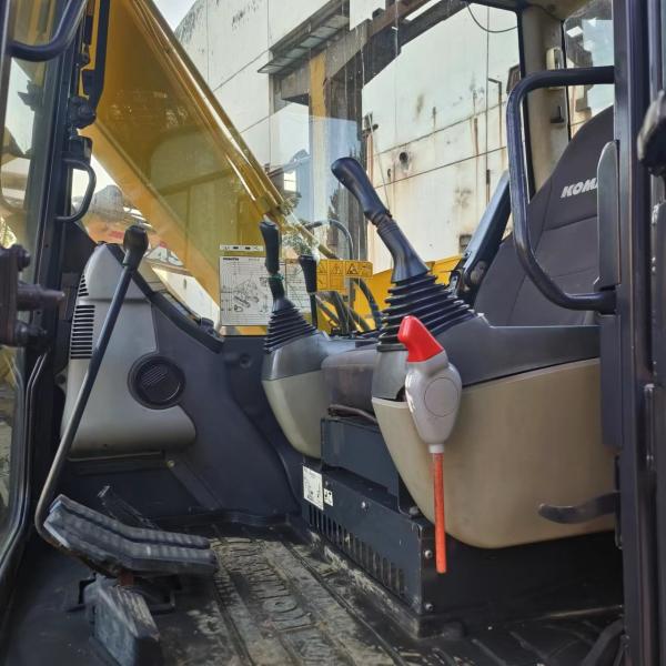 Japan Komatsu PC 70 Excavator with 48.5KW Cummins Engine in Good Condition