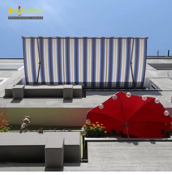 light open retractable awning / Both motor and manual control awning