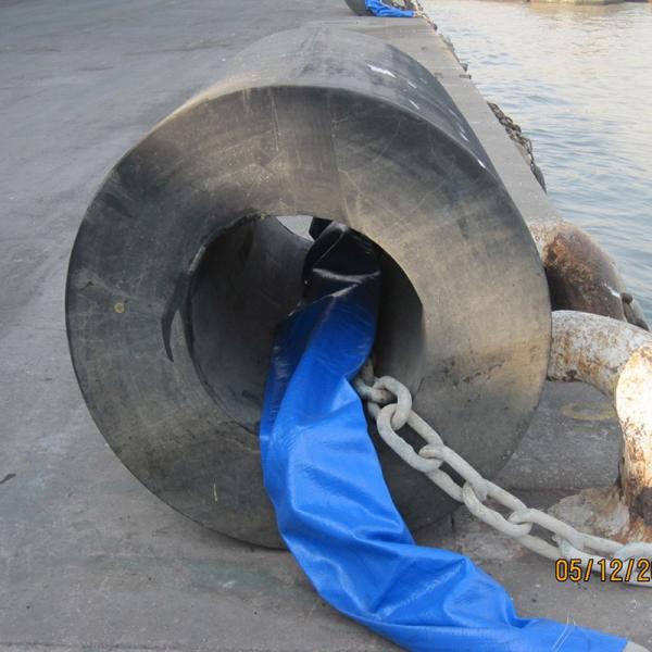 650×1500mm Cylindrical Fender Robust Build Low Aging Effective