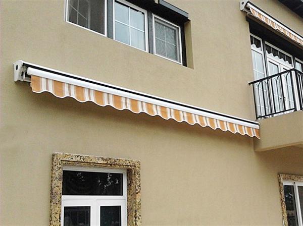 light open retractable awning / Both motor and manual control awning