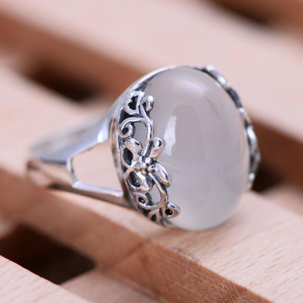 Thai Sterling Silver Ring with White Chalcedony Vintage Style Women Ring (040191)