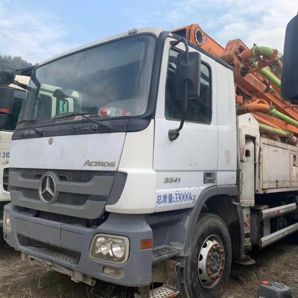 2013 49m 56m 62m Efficient Remote Control Concrete Pump 50M Vertical Reach Compatible with Most Trucks