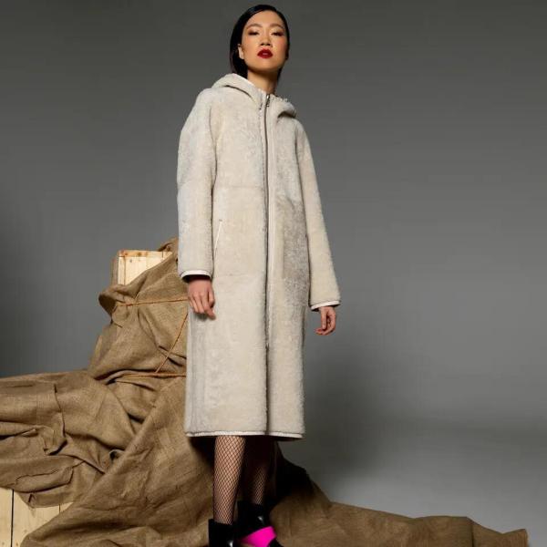 Top Quality Real Leather Jacket Lightweight Comfortable Shearling Coat with Hood Handmade in Italy for Women′s Fashion