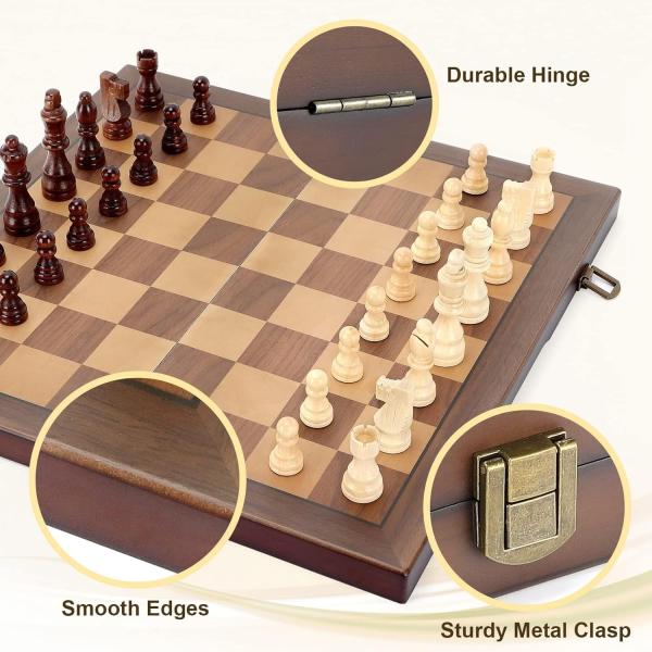 Foldable wooden chess set
