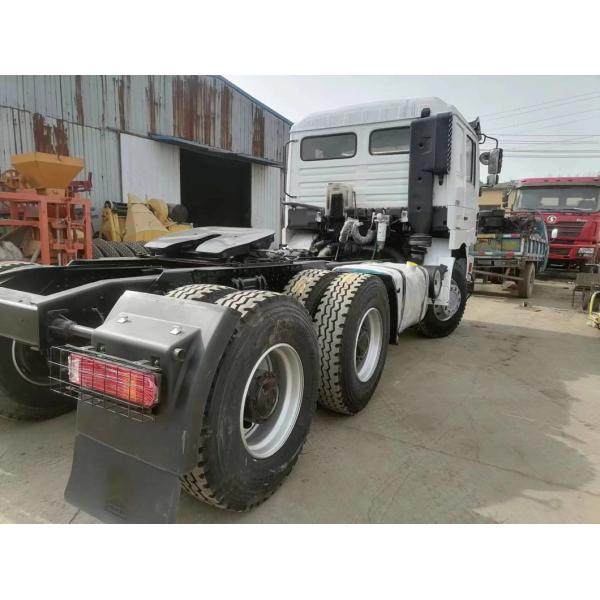 Hand 6X4 Sinotruck HOWO Manual Trucks Head Used Tractor Truck with Radial Tire Design