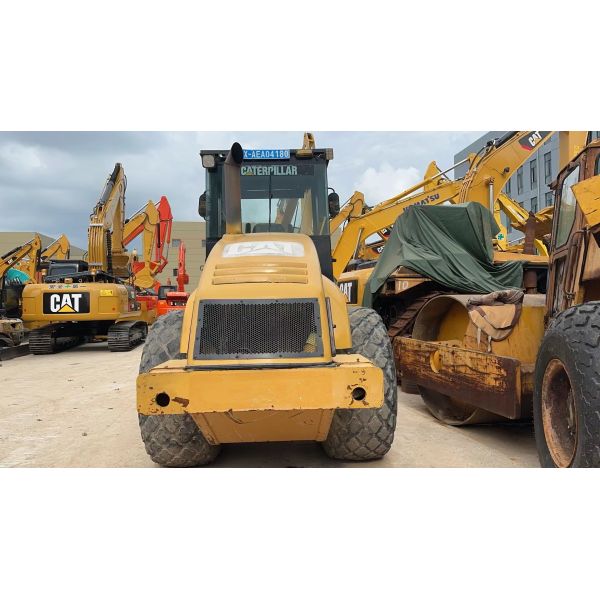 Original Color Used Caterpillar CS-683E Single Drum Road Roller In Excellent Condition