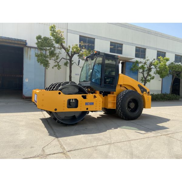 10000kg Vibratory Road Roller for Construction and Road Maintenance