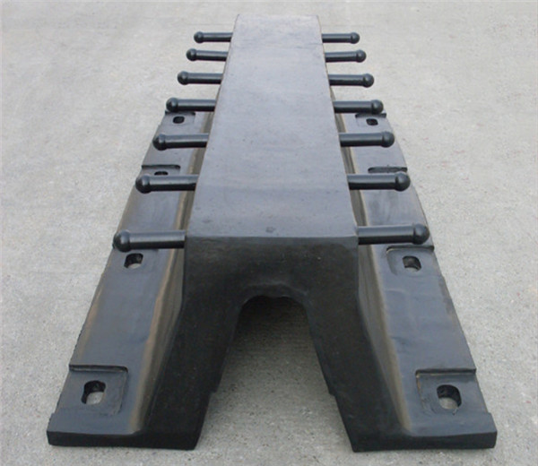 Height 200mm 250mm 300mm Ladder Rubber Fender For Small Vessel