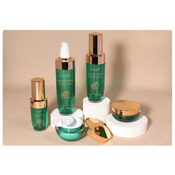 High Quality Factory Customized 120ml 100ml Plastic Bottles Jars with Closures for Cosmetics Packaging Sets