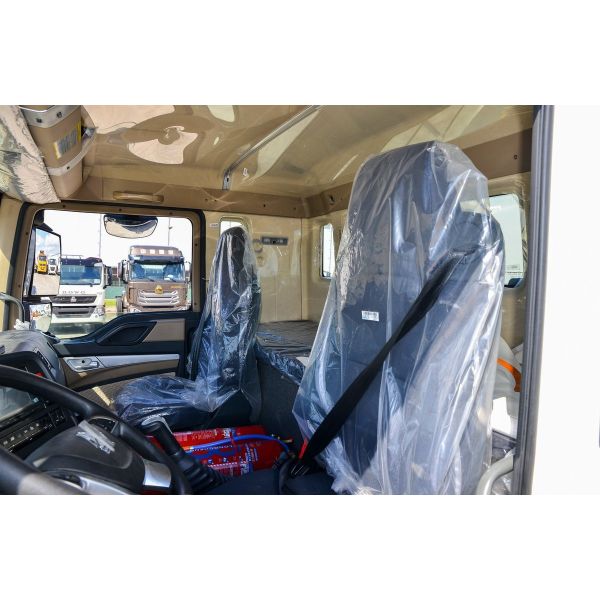 Howo Oil Truck 20 Cubic 10 Tires Howo TX Model Fuel Tanker 6*4 Flat Roof 350hp