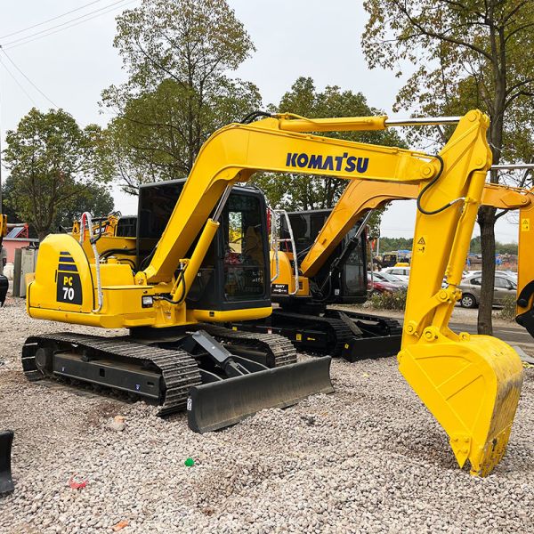 Used Komatsu PC70 Hydraulic Crawler Excavators 7ton Used Komatsu Middle Digger