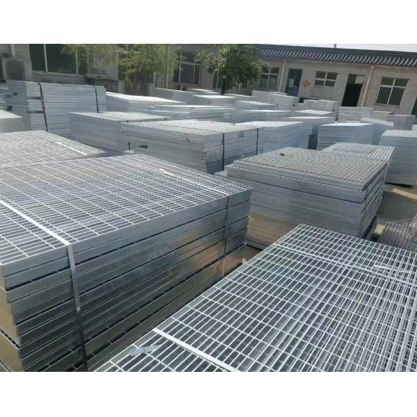 Anti Slip 1 M Width Welded Serrated Galvanized Steel Gratings Customized Color
