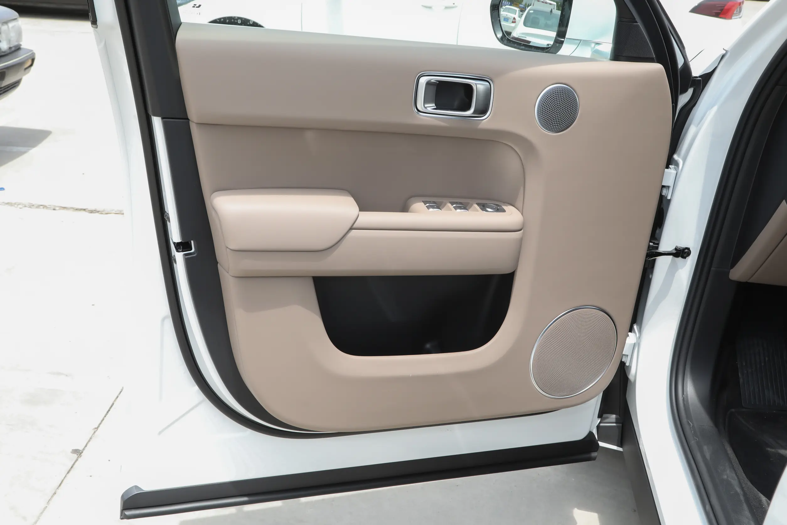 New Li Auto SUV 2025 Year 4WD Extended Range Car Durable Powerful Ideal Car With Customized Color