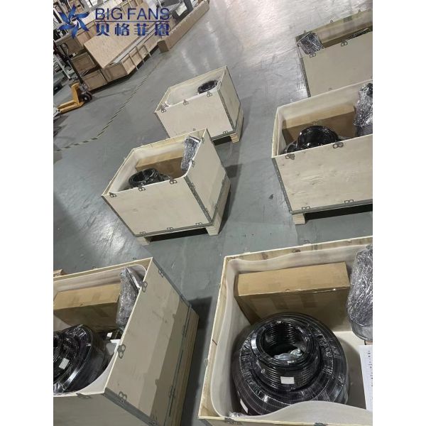 Oversized HVLS Ceiling Fans For Hangars And Warehouses With Safety Protection