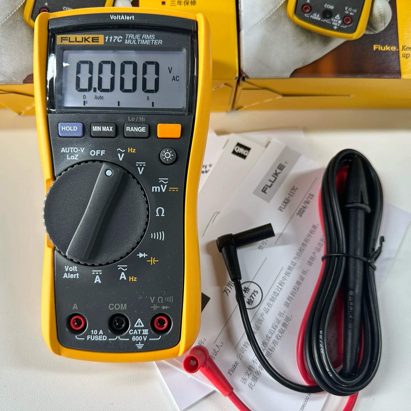 Fluke 117/117C True-RMS Digital Multimeter With VoltAlert , AutoV/LoZ , 6000-Count Backlit Display, CAT III 600V For Electricians