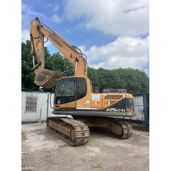 Hydraulic tracked excavator, original Hyundai 225-9T excavator Discounted Price