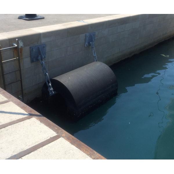 Marine Safety Natural OEM Cylindrical Rubber Fender Dock For Vessel Protection