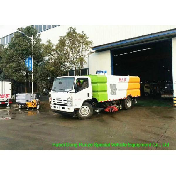 ISUZU EFL 700 Street Washing And Sweeper Truck With Brushes High Pressure Water