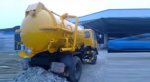 8000 Liters Special Purpose Truck Dongfeng Jet Vacuum Suction Sewage Tanker Truck