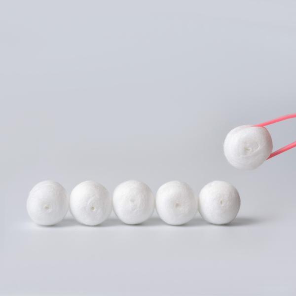 Eco Friendly Medical Absorbent Cotton Balls Sterilie Or Non Sterile Available