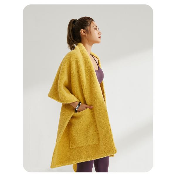 Y-F Knitted Poncho Cardigan Cape Top Sweater Cozy Fleece Jumbo Scarf Wrap Shawl with Large Front Pockets for Women