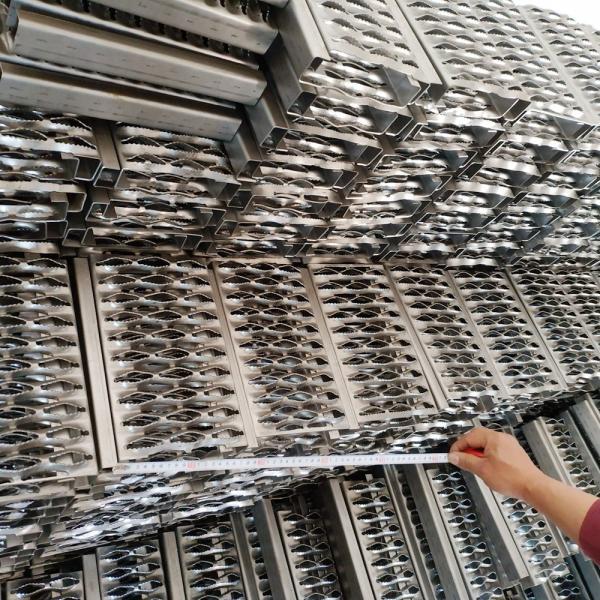 Diamond Hole Shape Hdg Grip Strut Safety Grating Stair Treads Steel Anti Slip
