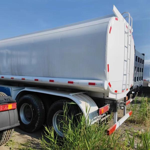 Sinotruk Howo 371 Oil Truck Tanker 2000L 8x4 Second Hand For Fuel Delivery