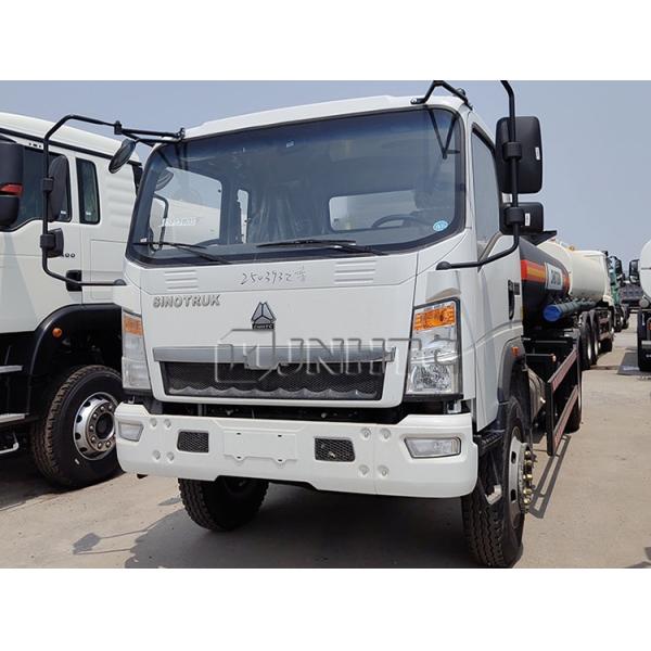 HOWO 4000 Liters 5000 Liters Fuel Tank Truck 5 Metric Ton Fuel Dispensing Trucks