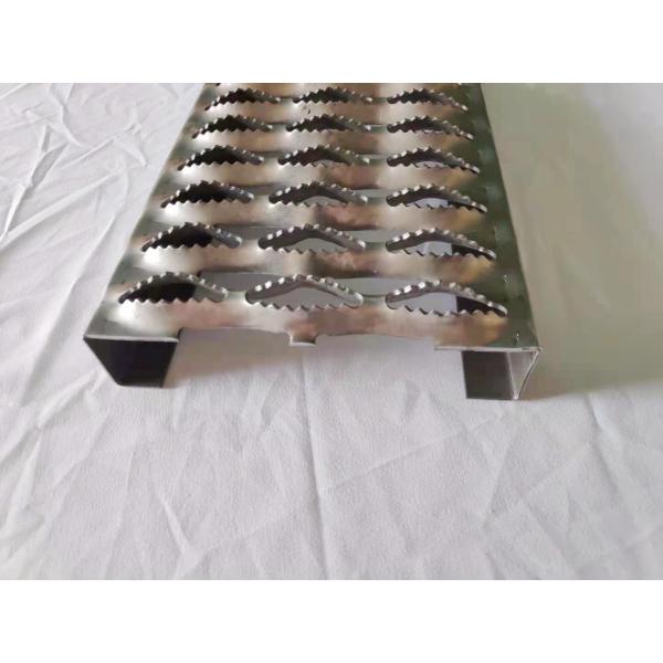 Diamond Hole Shape Hdg Grip Strut Safety Grating Stair Treads Steel Anti Slip