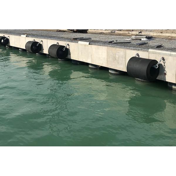 600mm Impact Resistance Cylindrical Marine Fenders Dock Solid For Berthing Operations
