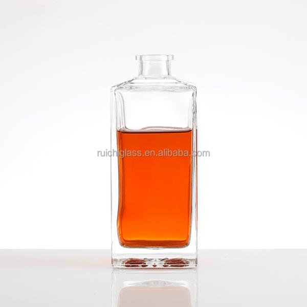 Hot Stamping Surface Handling Customize 700ml Square Shape Clear Vodka Glass Bottle