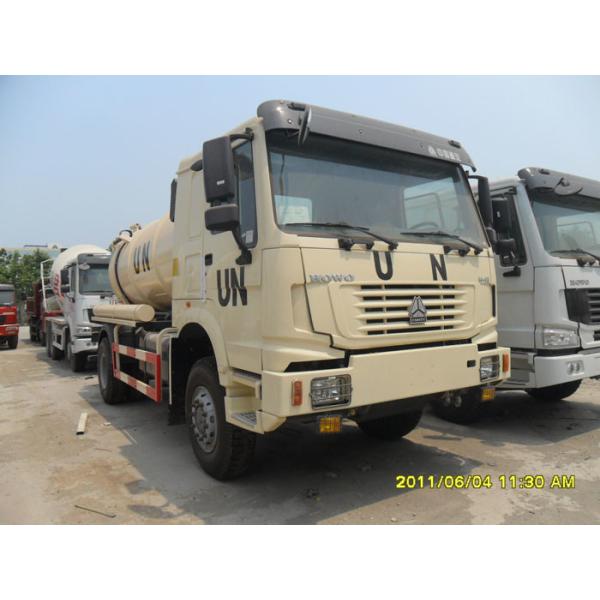 SINOTRUK HOWO Sewage Suction Truck 10000L LHD 4X2 , Liquid Waste Trucks