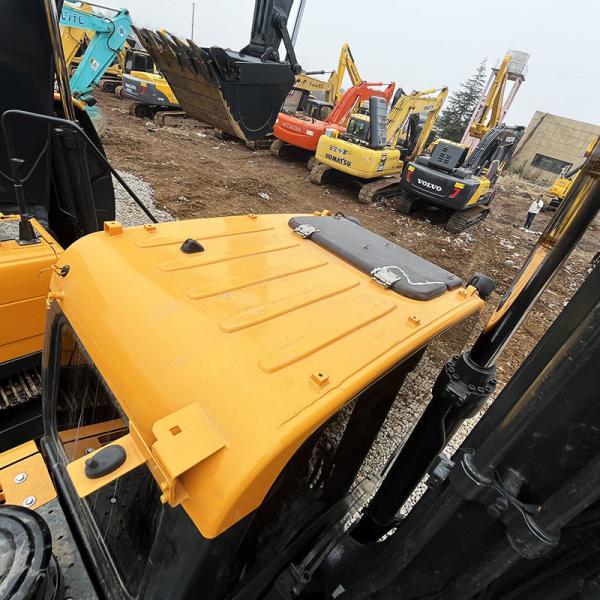 Old Hyundai Excavator 215 21 Ton Heavy Digger Backhoe