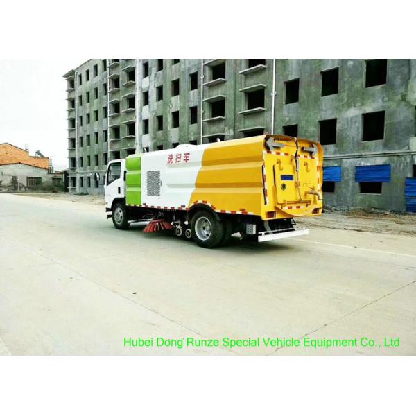 ISUZU EFL 700 Street Washing And Sweeper Truck With Brushes High Pressure Water