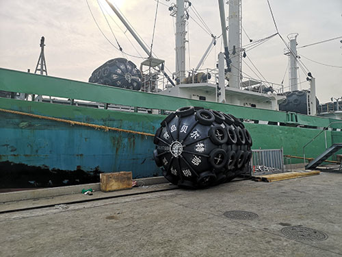 0.6m Dia 1m Length Pneumatic Marine Rubber Fenders Safety Valve