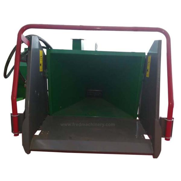Dual Motorized Rollers Horizontal Wood Chipper , Self Contained Wood Shredder Machine